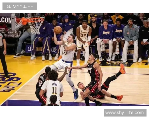 湖人对决热火总决赛第四场高清回顾精彩瞬间与战术分析